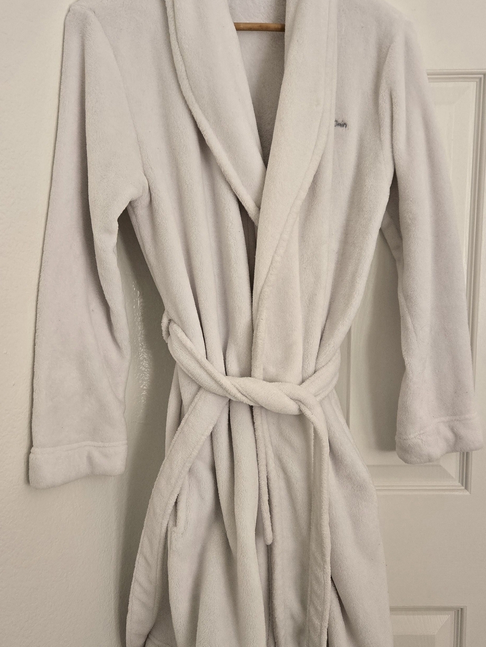 Calvin Klein White Plush Shawl-Collar Bath Robe